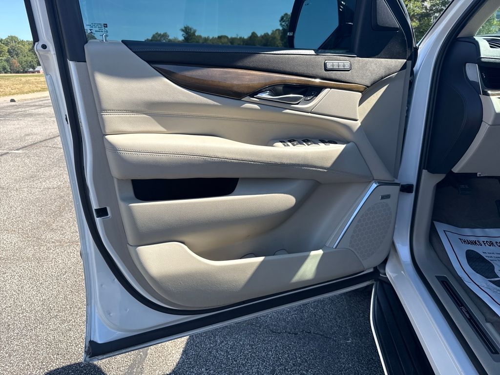 2018 Cadillac Escalade Luxury photo 9