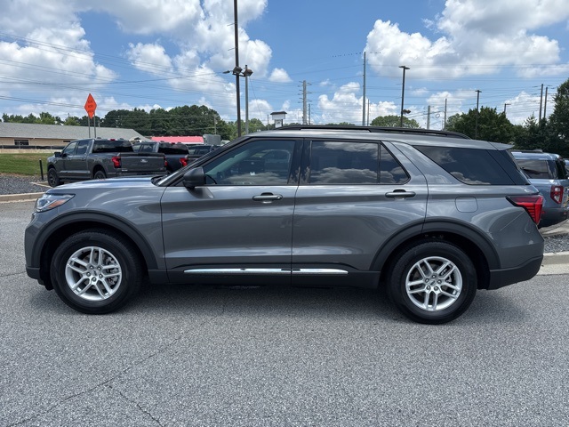 2025 Ford Explorer photo 5