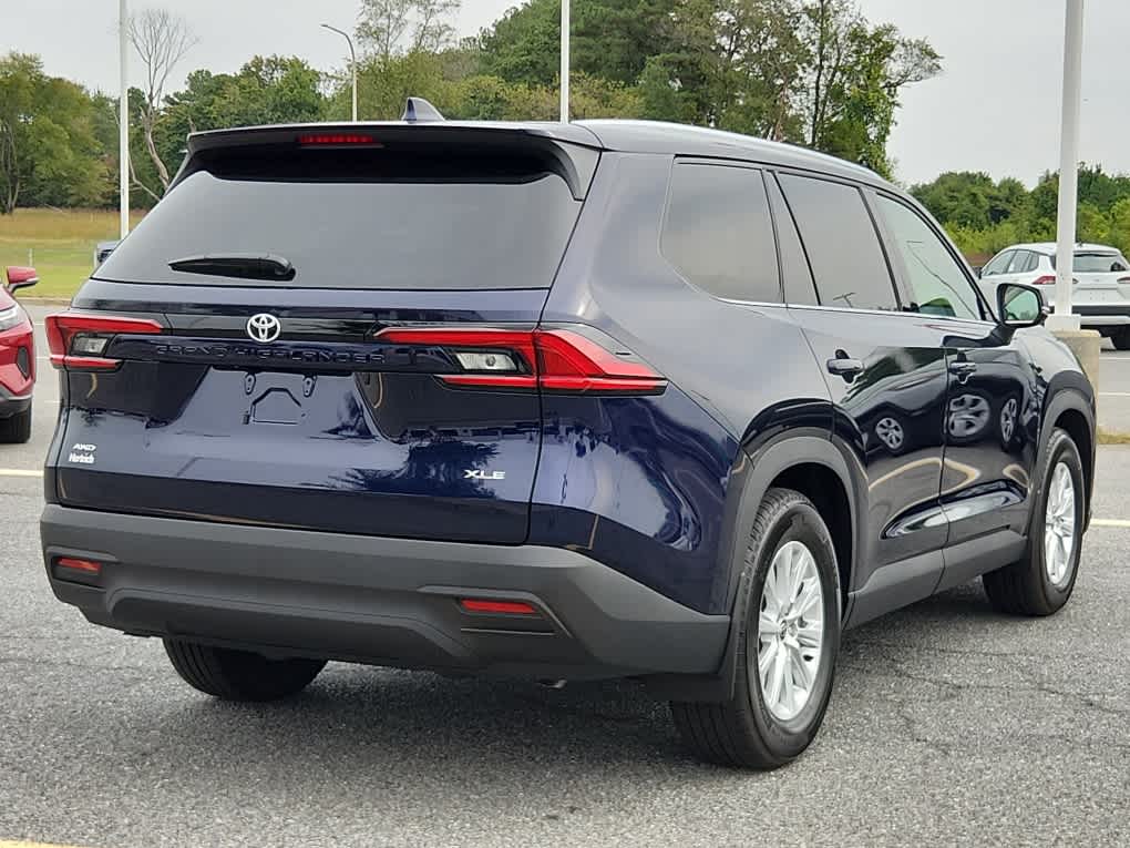 2025 Toyota Grand Highlander XLE photo 3