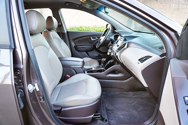 Used 2015 Brown Hyundai SE image 10