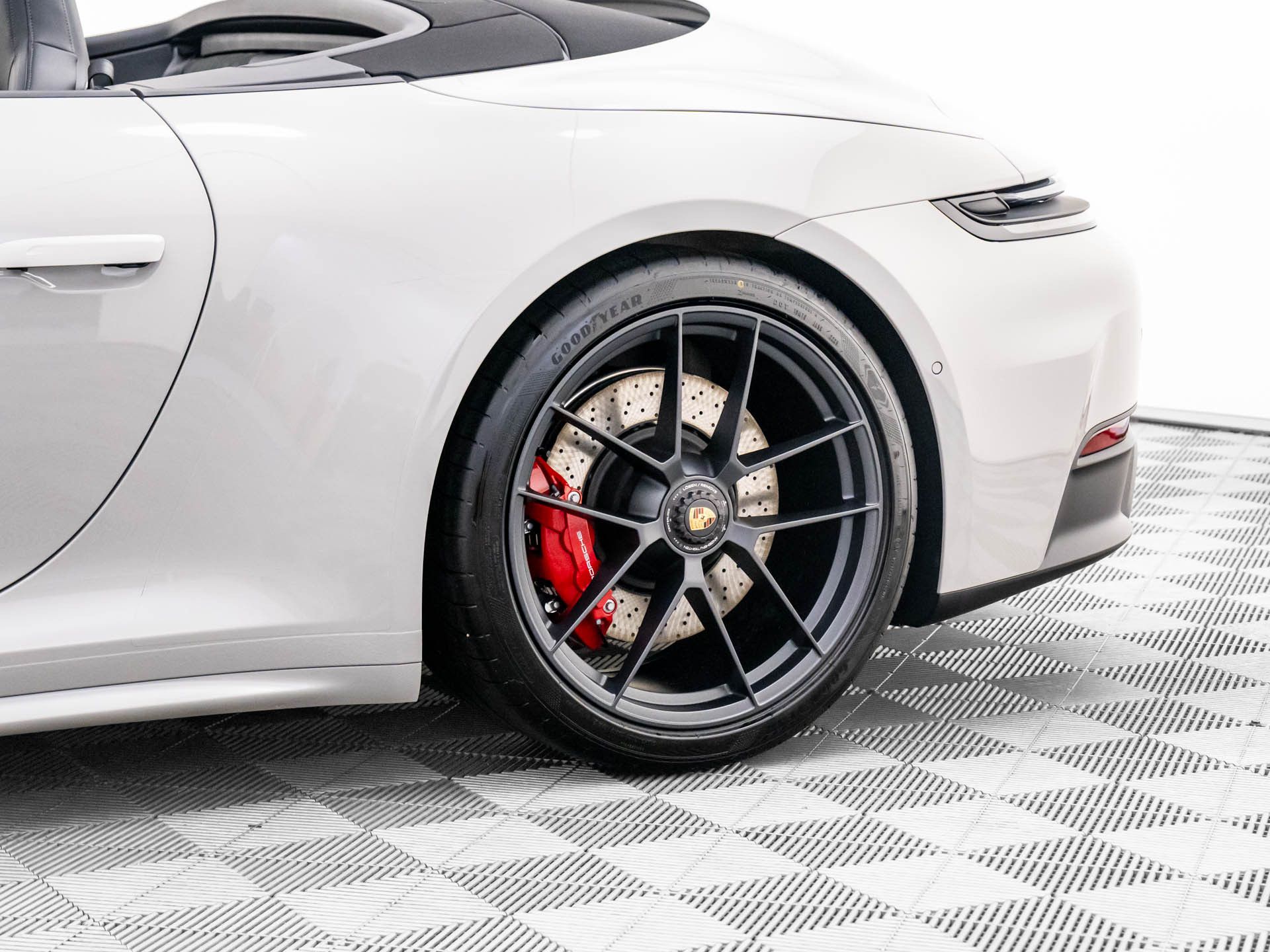 2026 Porsche 911 GTS photo 33