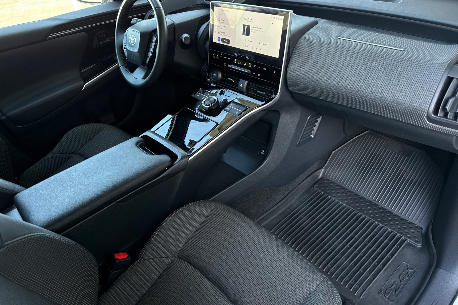 2025 Toyota bZ4X XLE photo 17