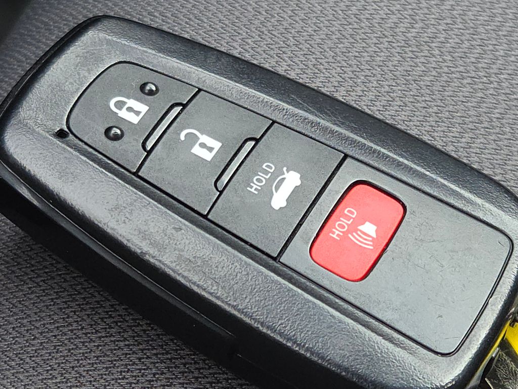 2023 Toyota Camry Hybrid LE photo 33