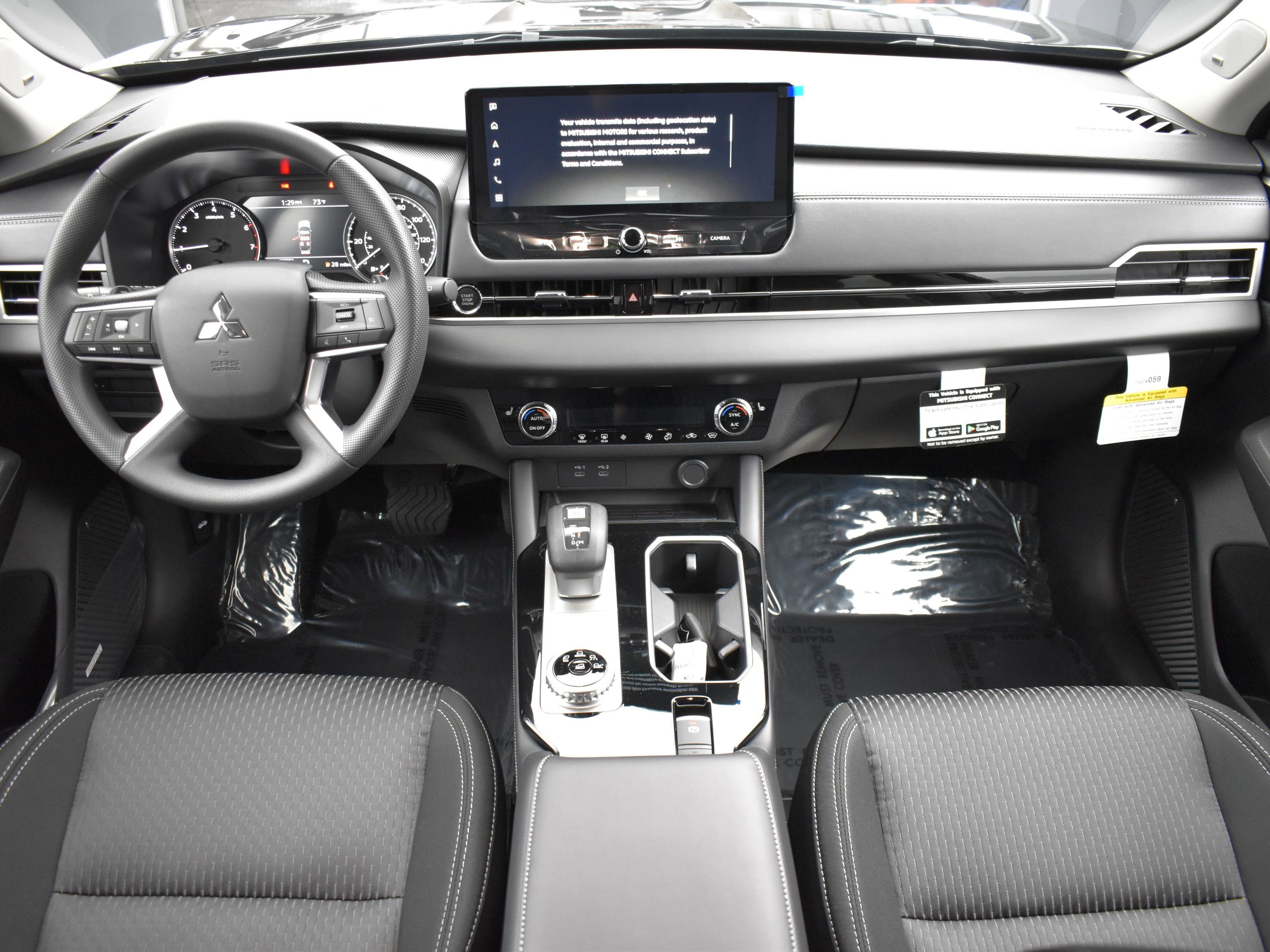 2025 Mitsubishi Outlander ES photo 13