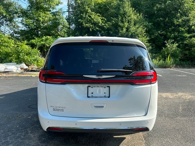 2025 Chrysler Pacifica photo 6