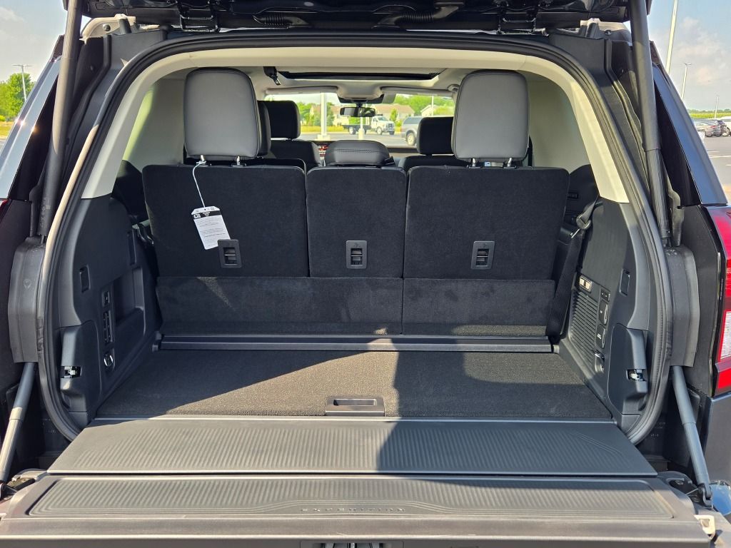 2025 Ford Expedition photo 14
