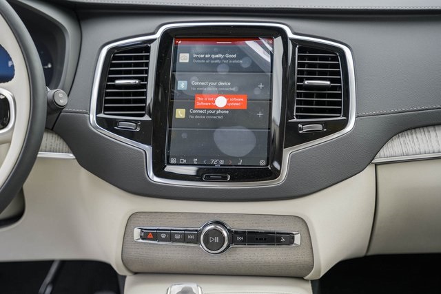 2025 Volvo XC90 T8 photo 15