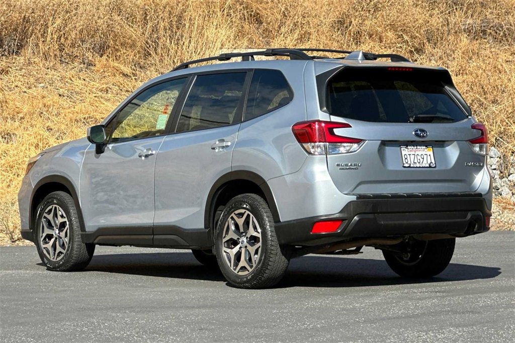 2021 Subaru Forester Premium photo 6