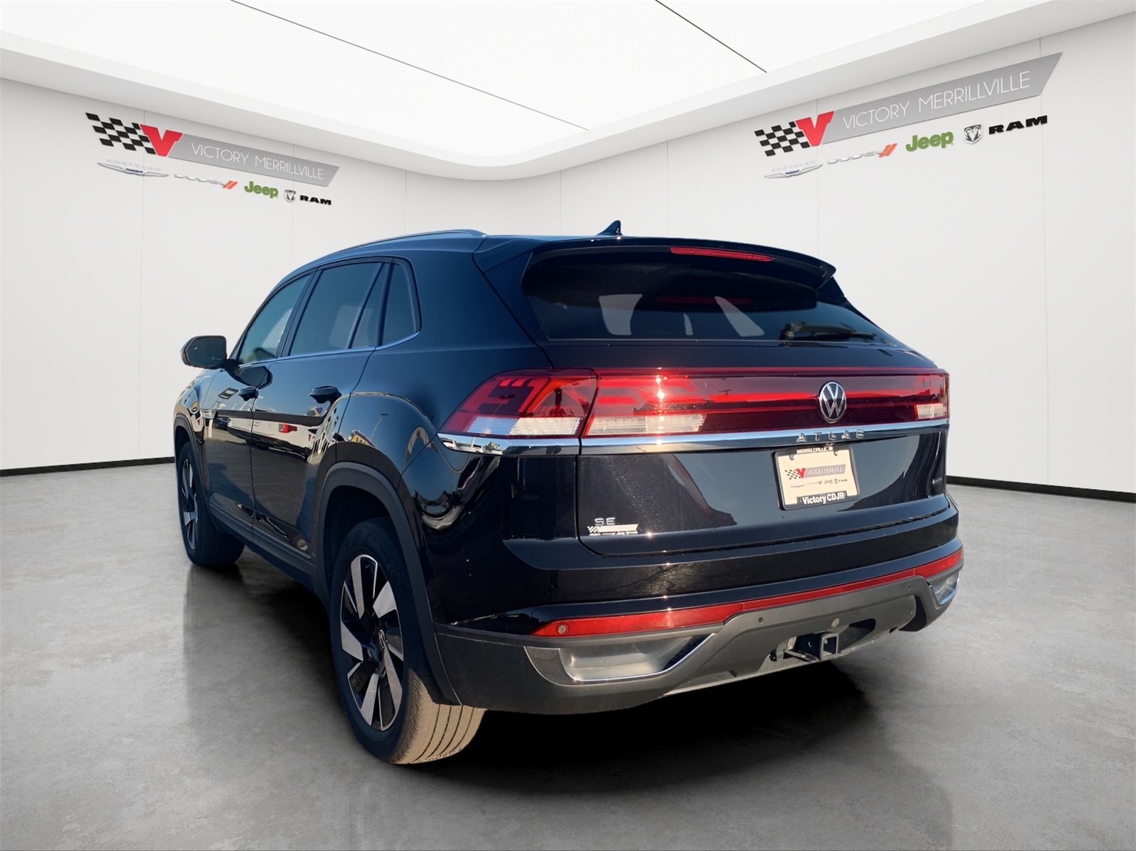 2024 Volkswagen Atlas Cross Sport SE Technology photo 2