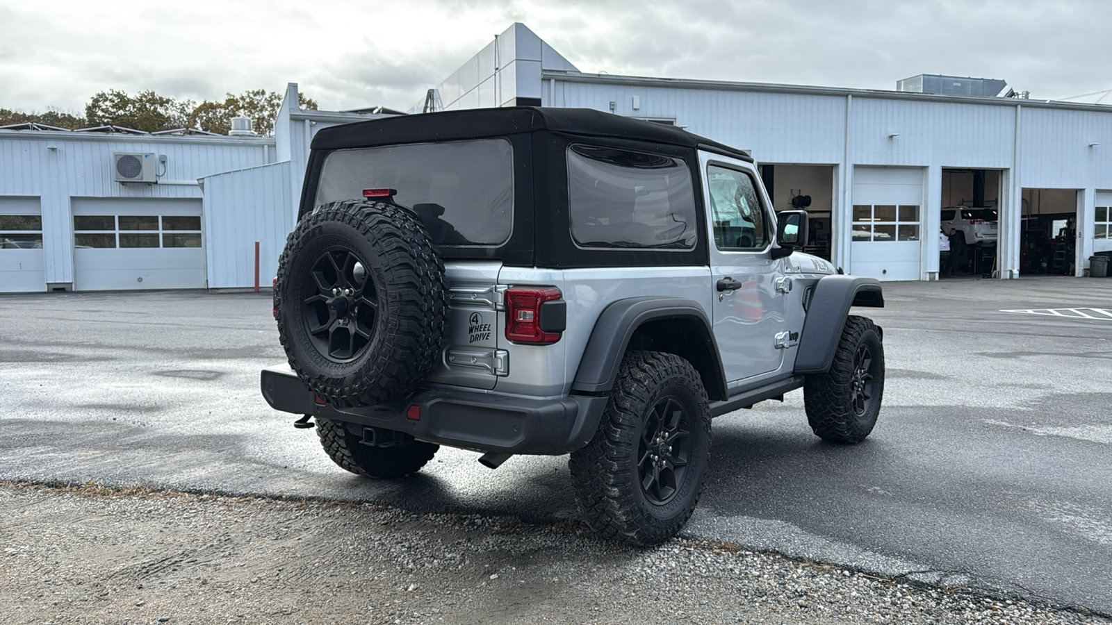 2024 Jeep Wrangler Willys photo 4