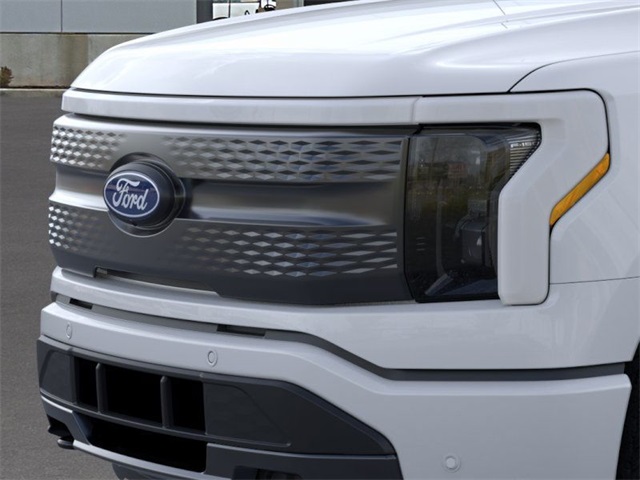 2025 Ford F-150 Lightning photo 17