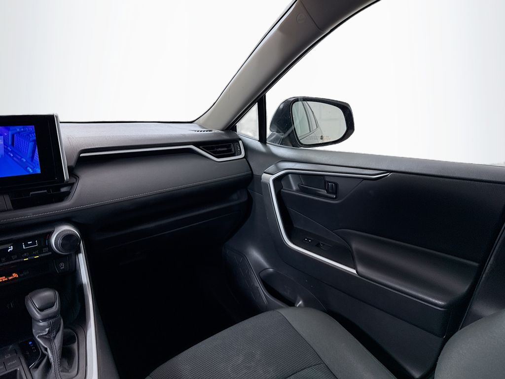 2024 Toyota RAV4 LE photo 21