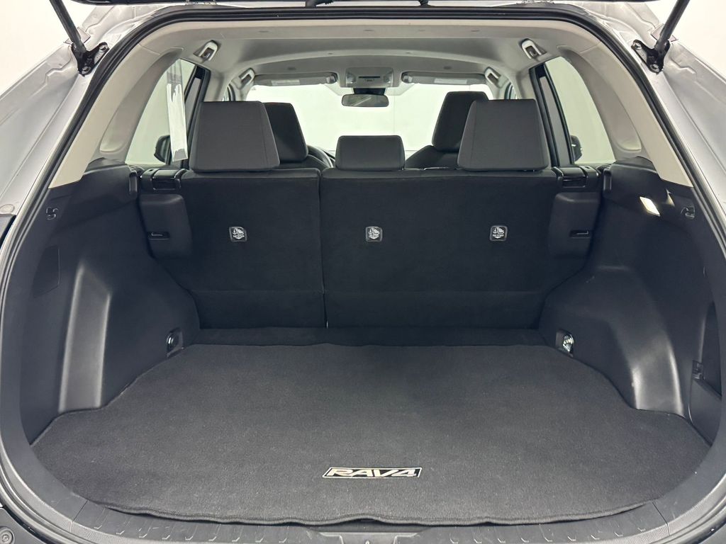 2024 Toyota RAV4 XLE photo 17