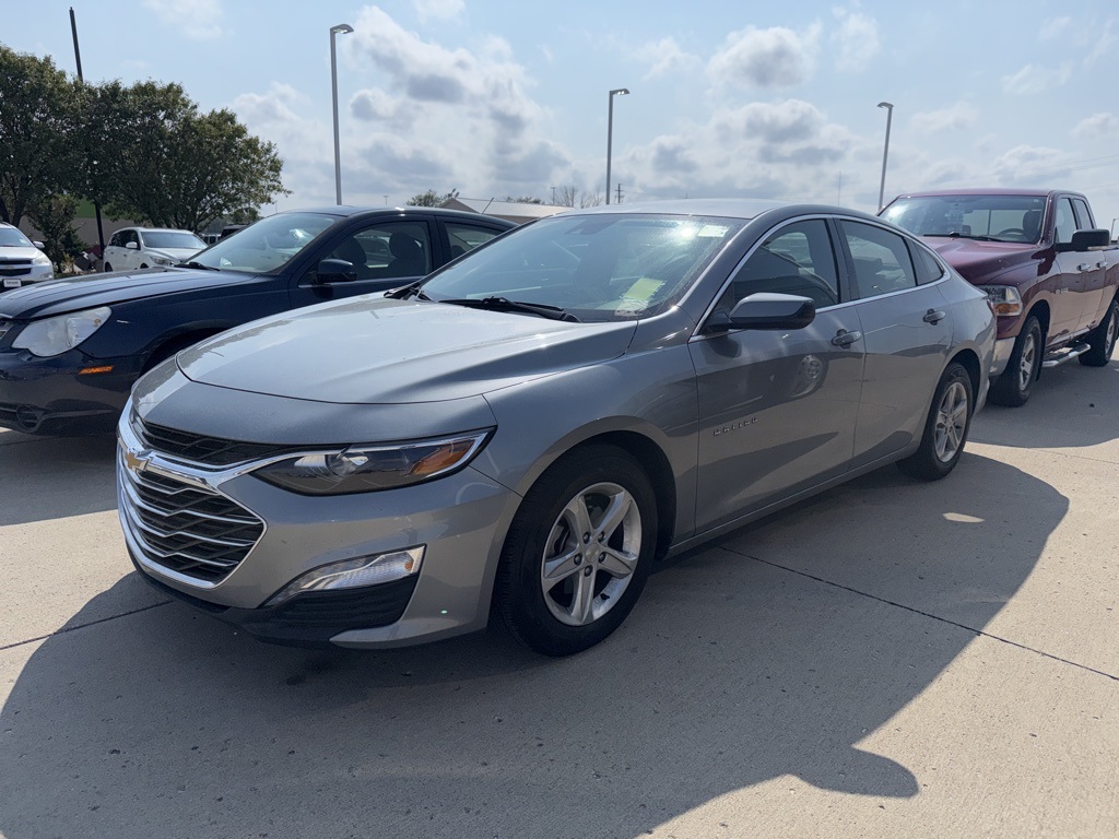 2024 Chevrolet Malibu 1LT photo 2