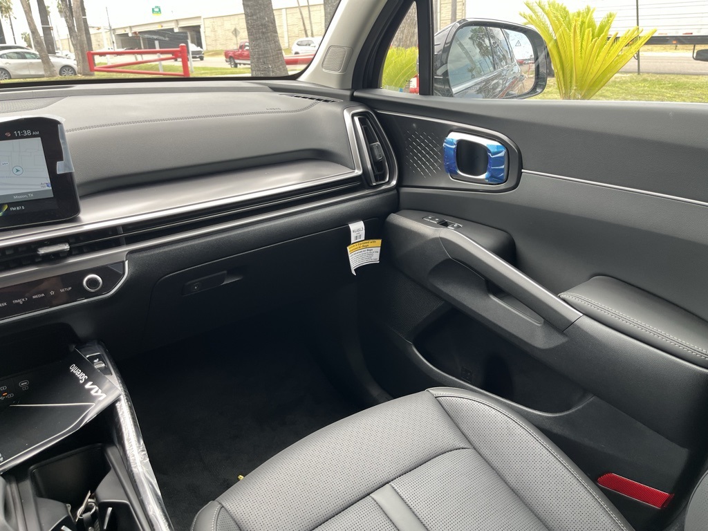 2025 Kia Sorento S photo 17