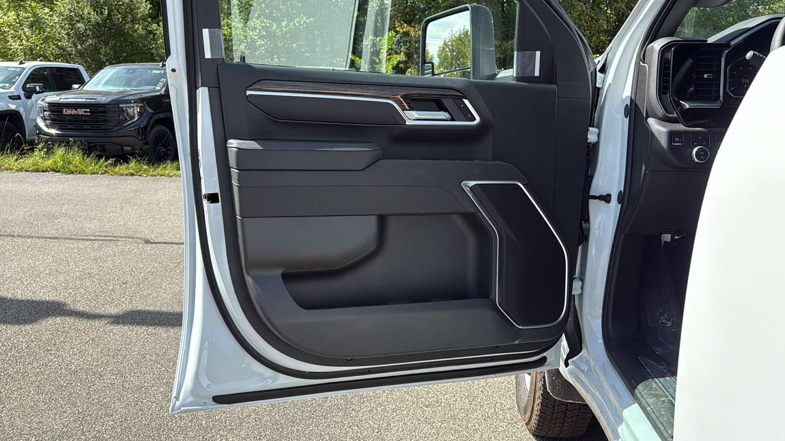 2026 Gmc Sierra 3500 HD SLE photo 4