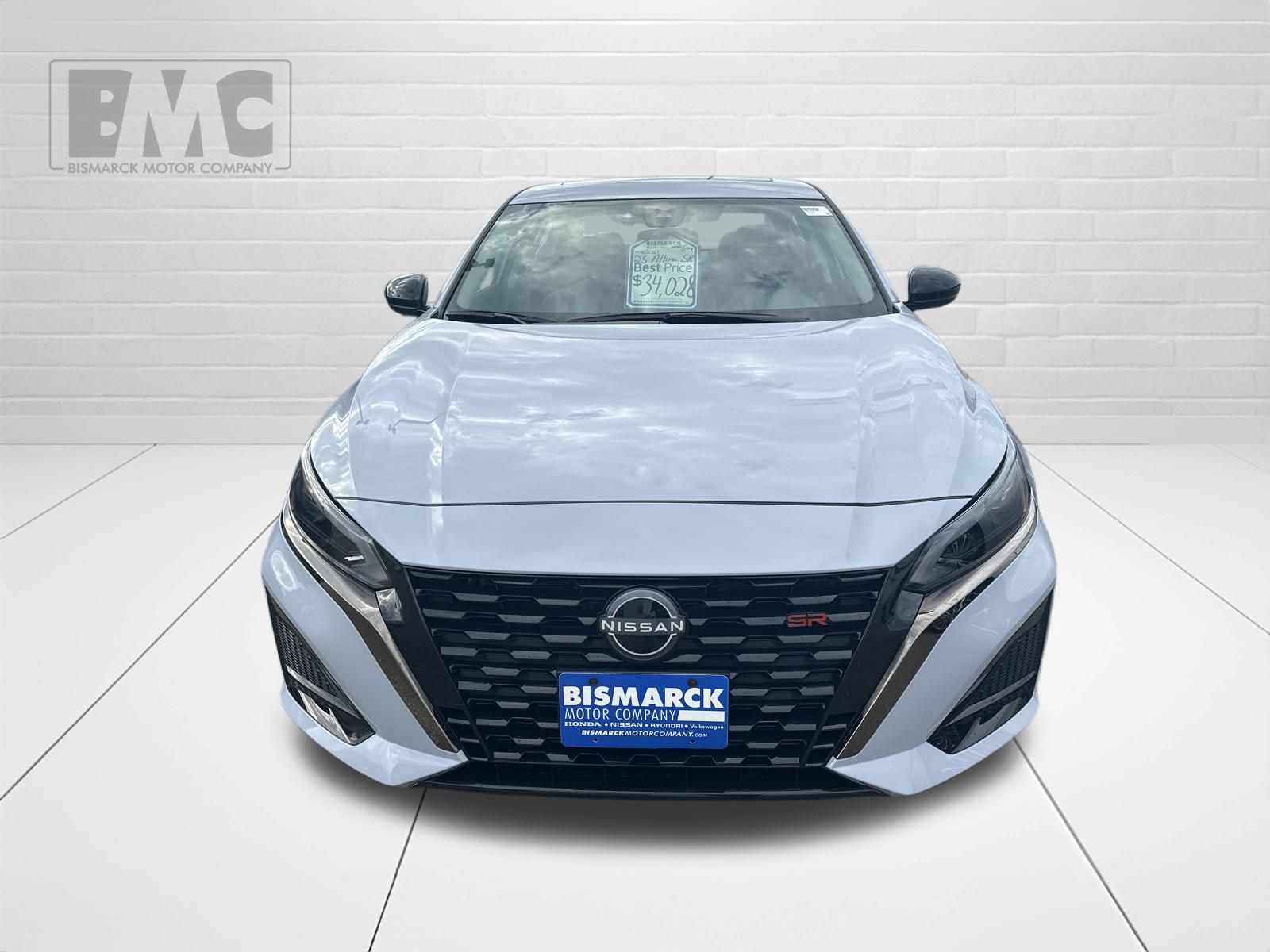 2025 Nissan Altima SR photo 2