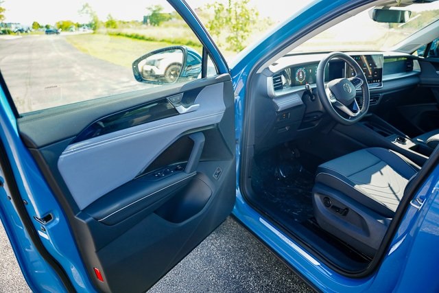 2025 Volkswagen Tiguan SE photo 7
