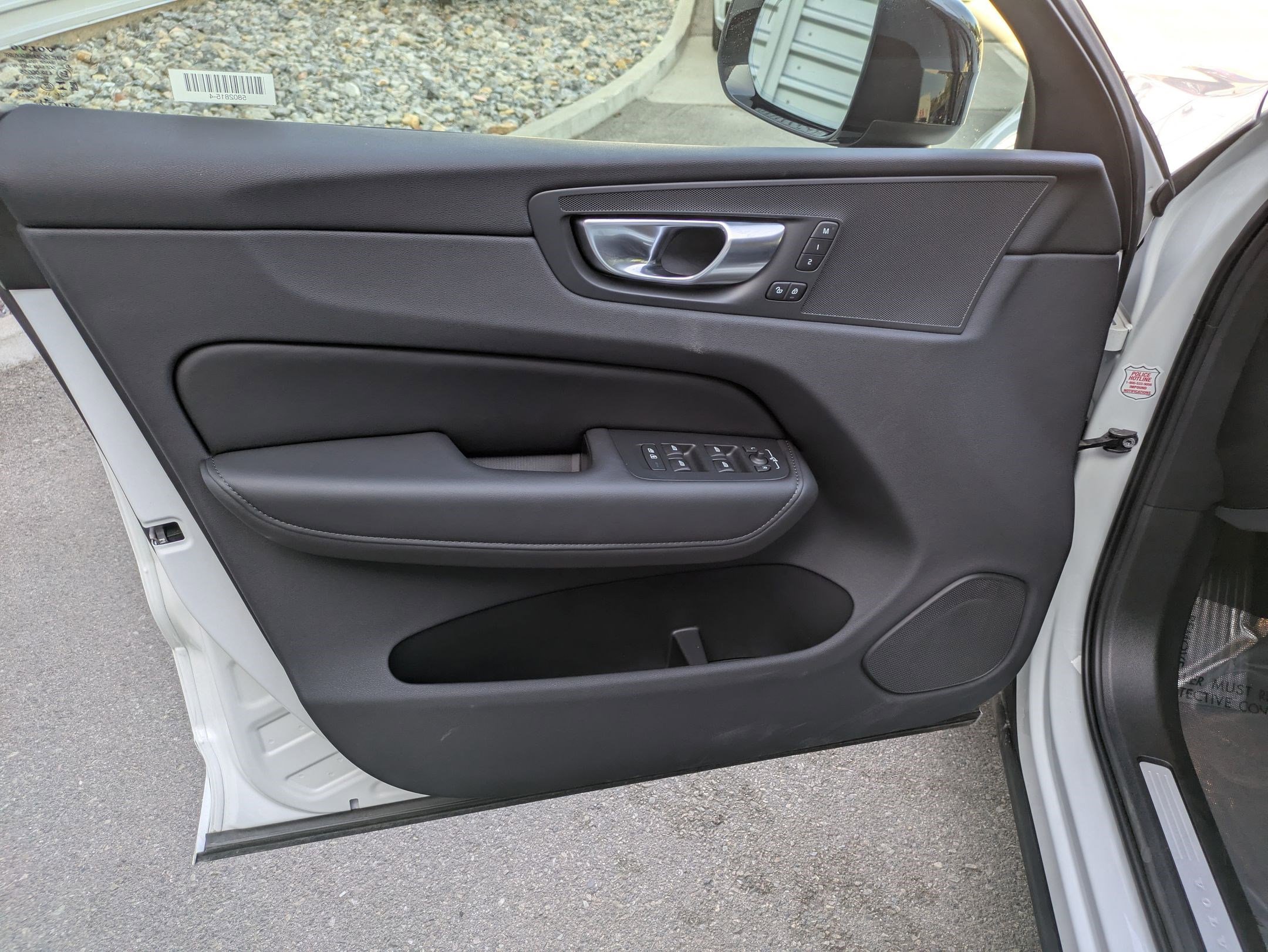 2025 Volvo XC60 Plus photo 11