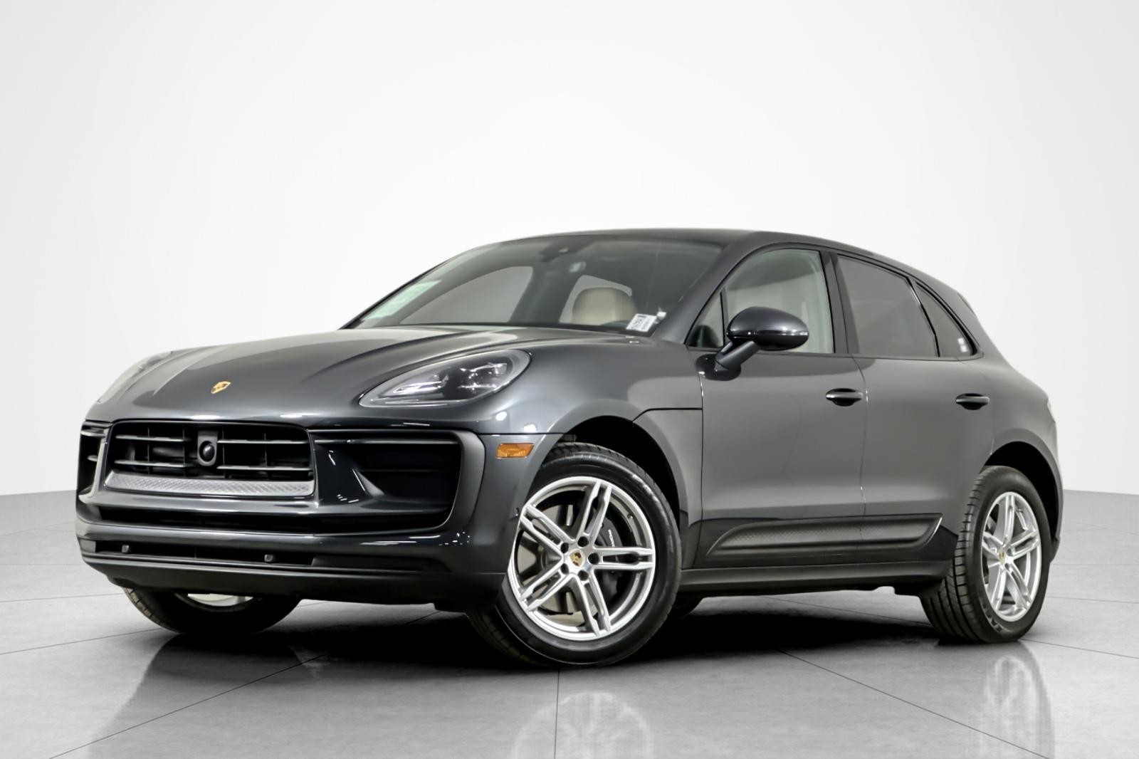 2023 Porsche Macan Base