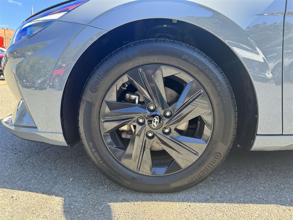 2023 Hyundai Elantra SEL photo 9