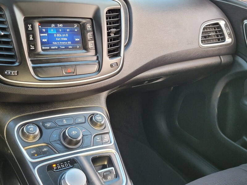2015 Chrysler 200 Limited photo 23