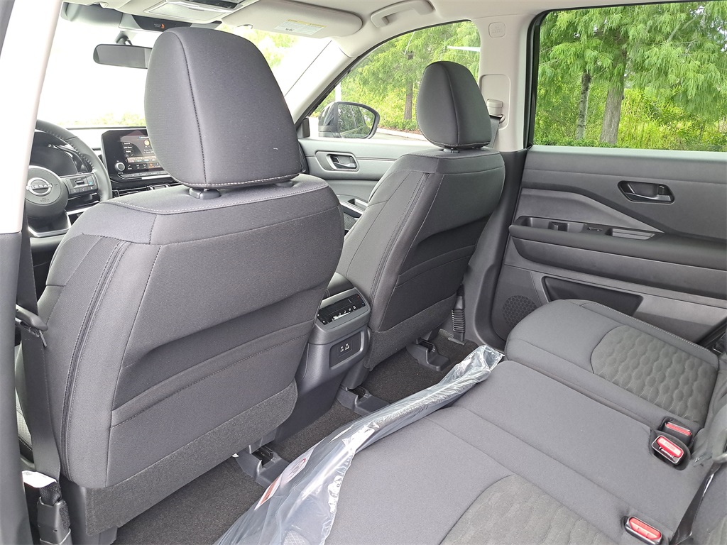 2025 Nissan Pathfinder SV photo 10