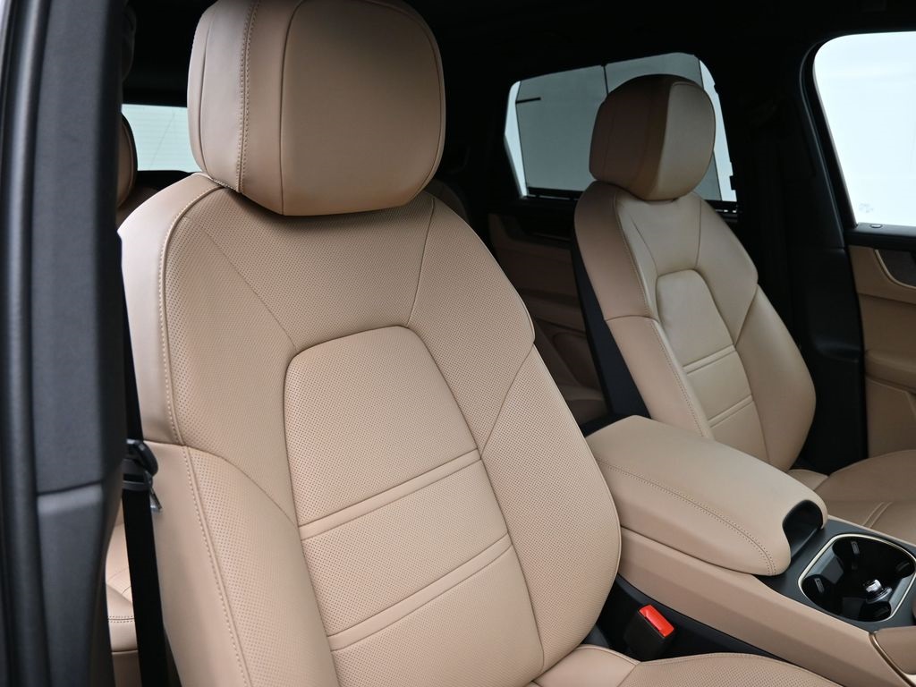 2025 Porsche Cayenne E-Hybrid S photo 12