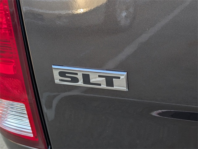 2023 Ram 1500 Classic SLT photo 3