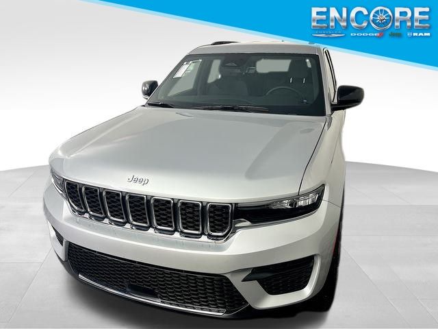 2025 Jeep Grand Cherokee Laredo's photo