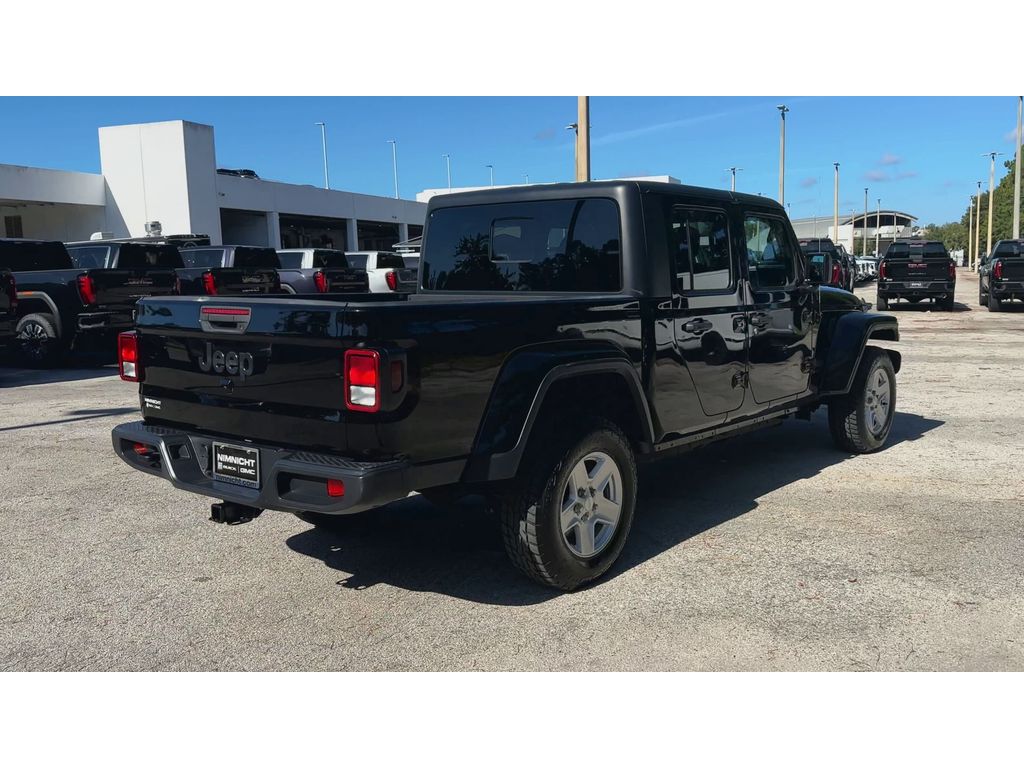 2022 Jeep Gladiator Sport S photo 4