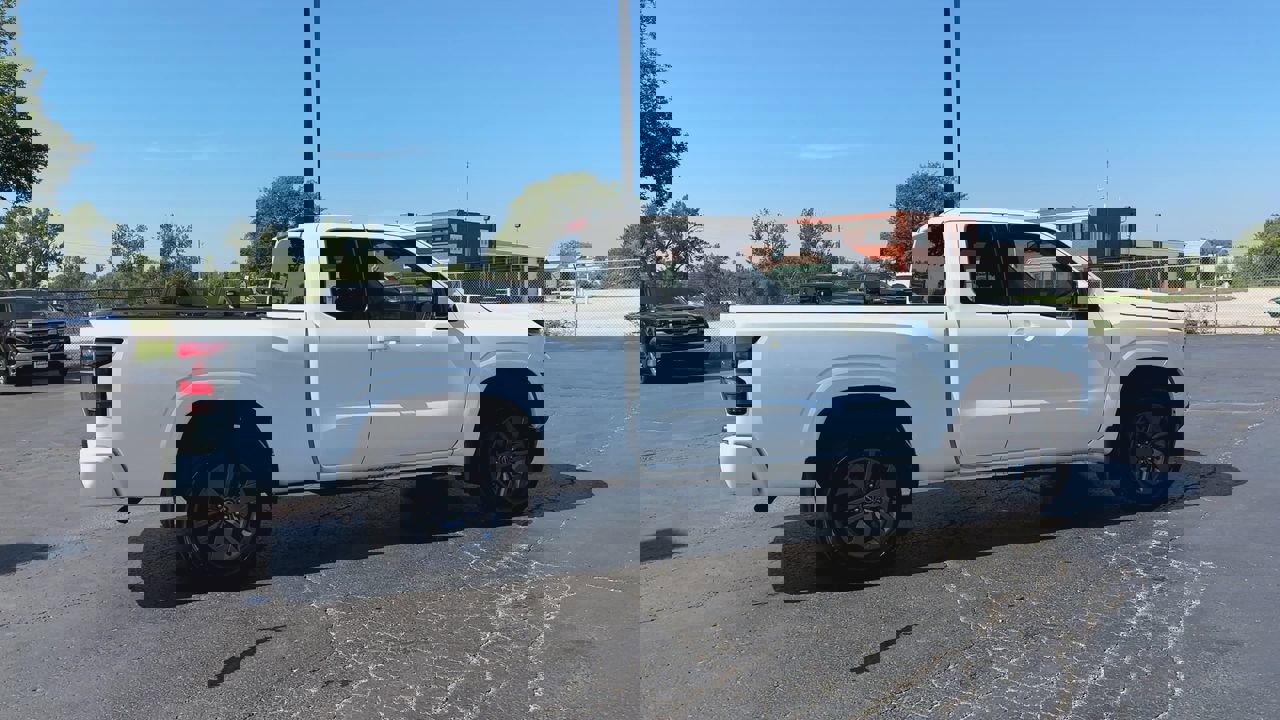 2022 Nissan Frontier SV photo 8