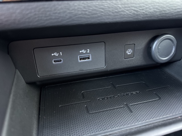 2025 Mitsubishi Outlander PHEV SE photo 15