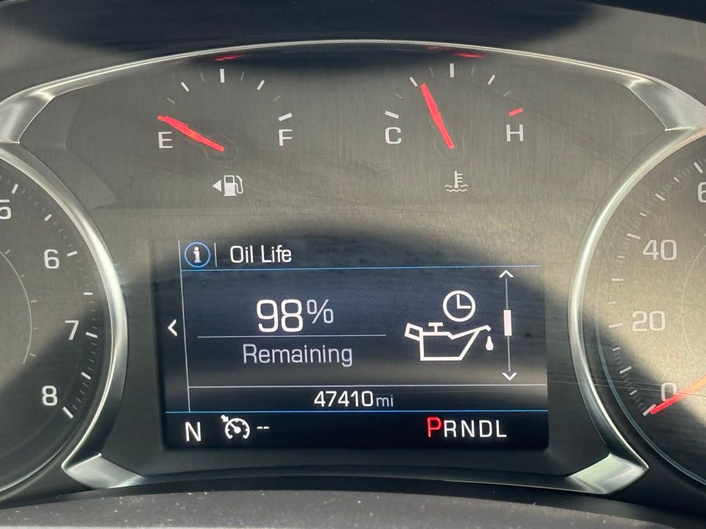 2024 Chevrolet Equinox LT photo 2