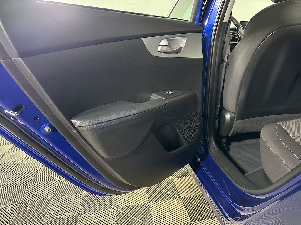 2023 Kia Forte LXS photo 18