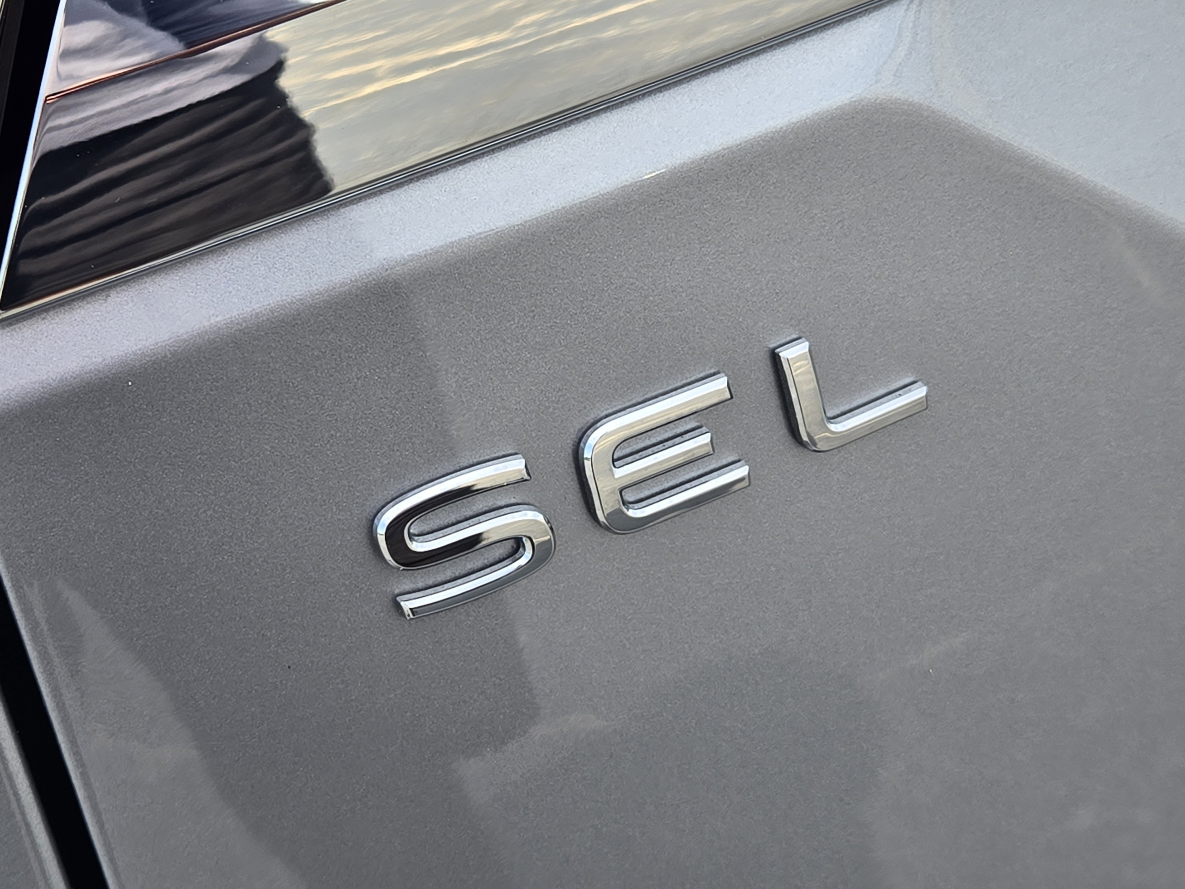 2025 Volkswagen Atlas SEL Premium R-Line photo 2