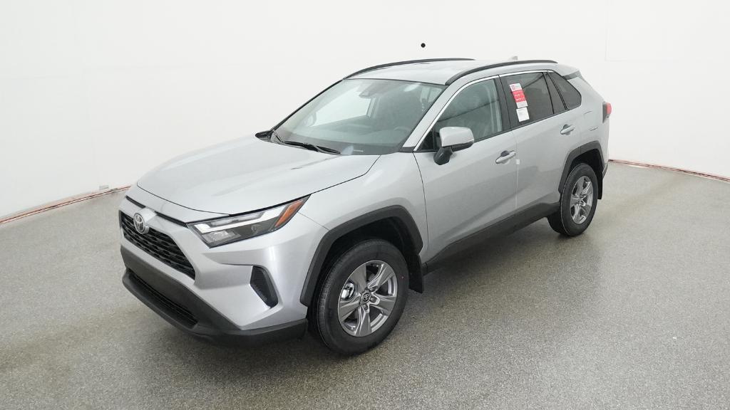 2025 Toyota RAV4 XLE's photo