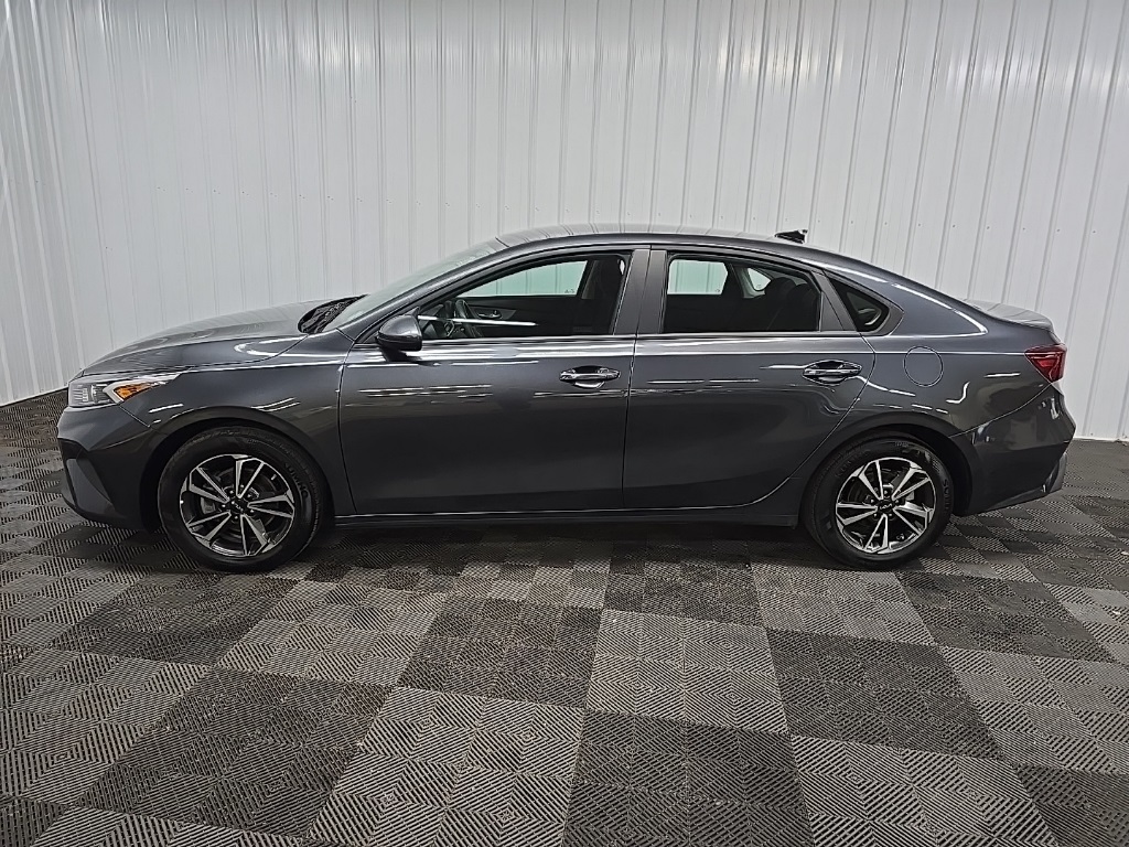 2023 Kia Forte LXS photo 5