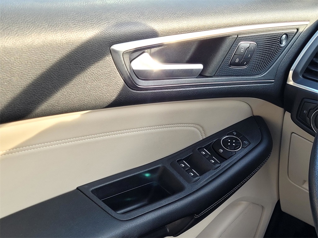 2022 Ford Edge Titanium photo 28