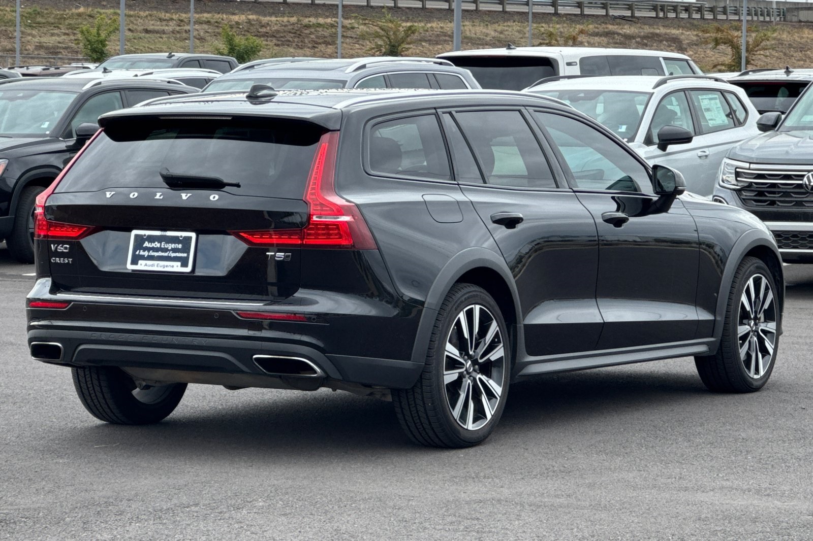 2022 Volvo V60 Cross Country T5 photo 2