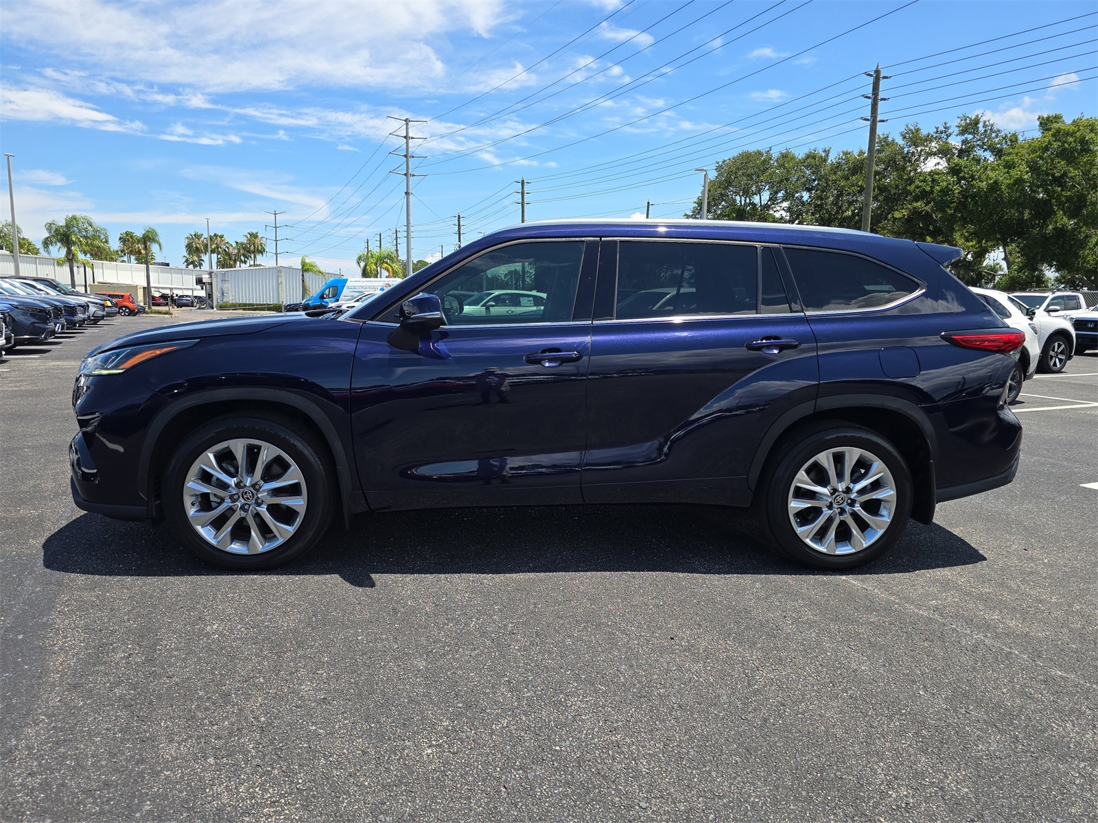 2022 Toyota Highlander Limited photo 4