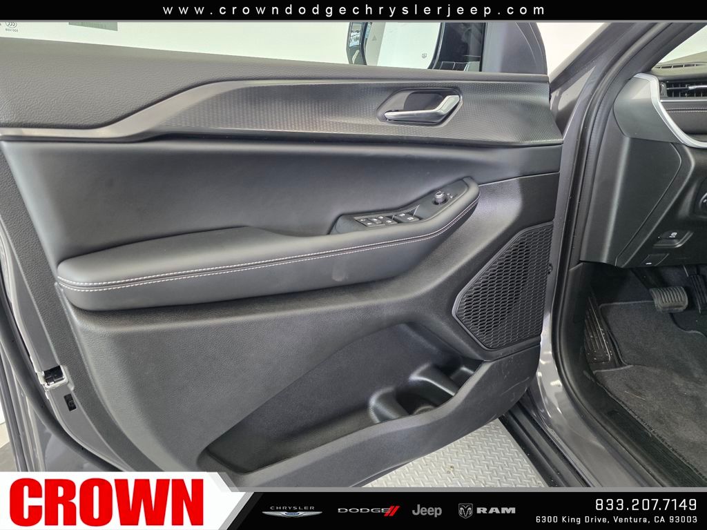 2025 Jeep Grand Cherokee Laredo Altitude photo 18