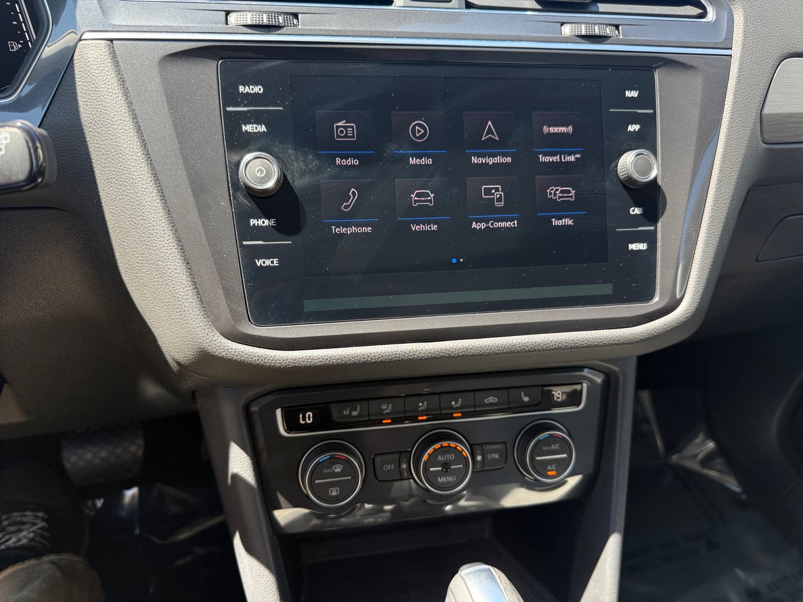 2020 Volkswagen Tiguan SEL photo 11