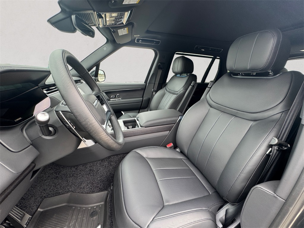 2025 Land Rover Range Rover SE photo 7