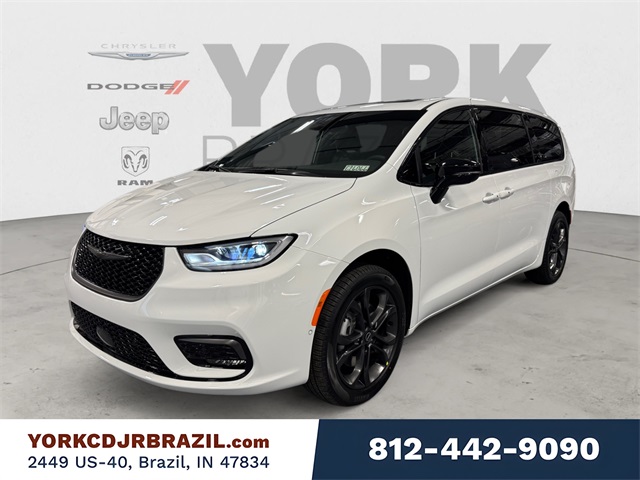 2026 Chrysler Pacifica Select's photo