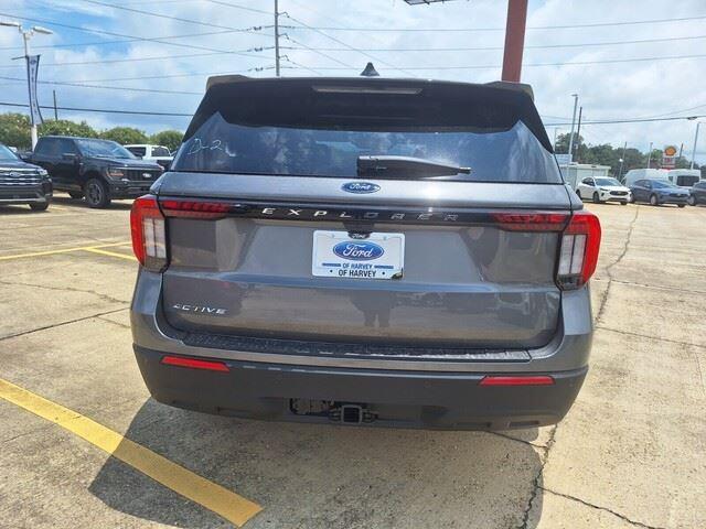 2025 Ford Explorer photo 4