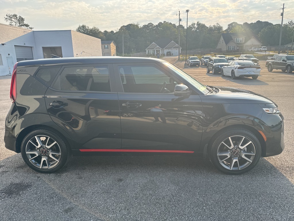 2022 Kia Soul GT-Line photo 3