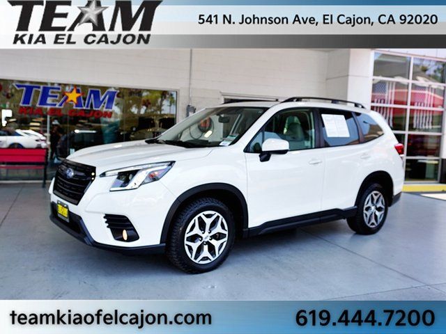 2022 Subaru Forester Premium photo 4