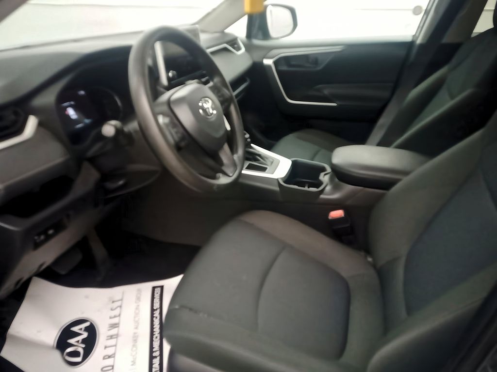 2024 Toyota RAV4 LE photo 4