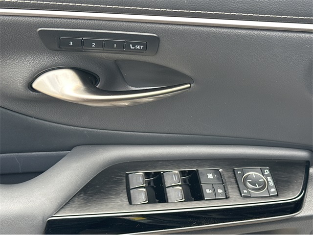 2025 Lexus ES 300h Premium photo 25